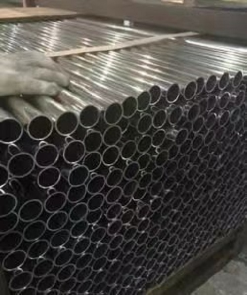 ¿Cuál es la función del tubo de aluminio?