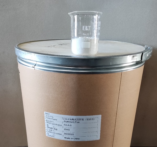 Introducción y aplicación del fundente de aluminio.