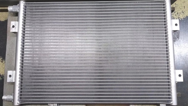 Condensador de aire acondicionado para automóvil