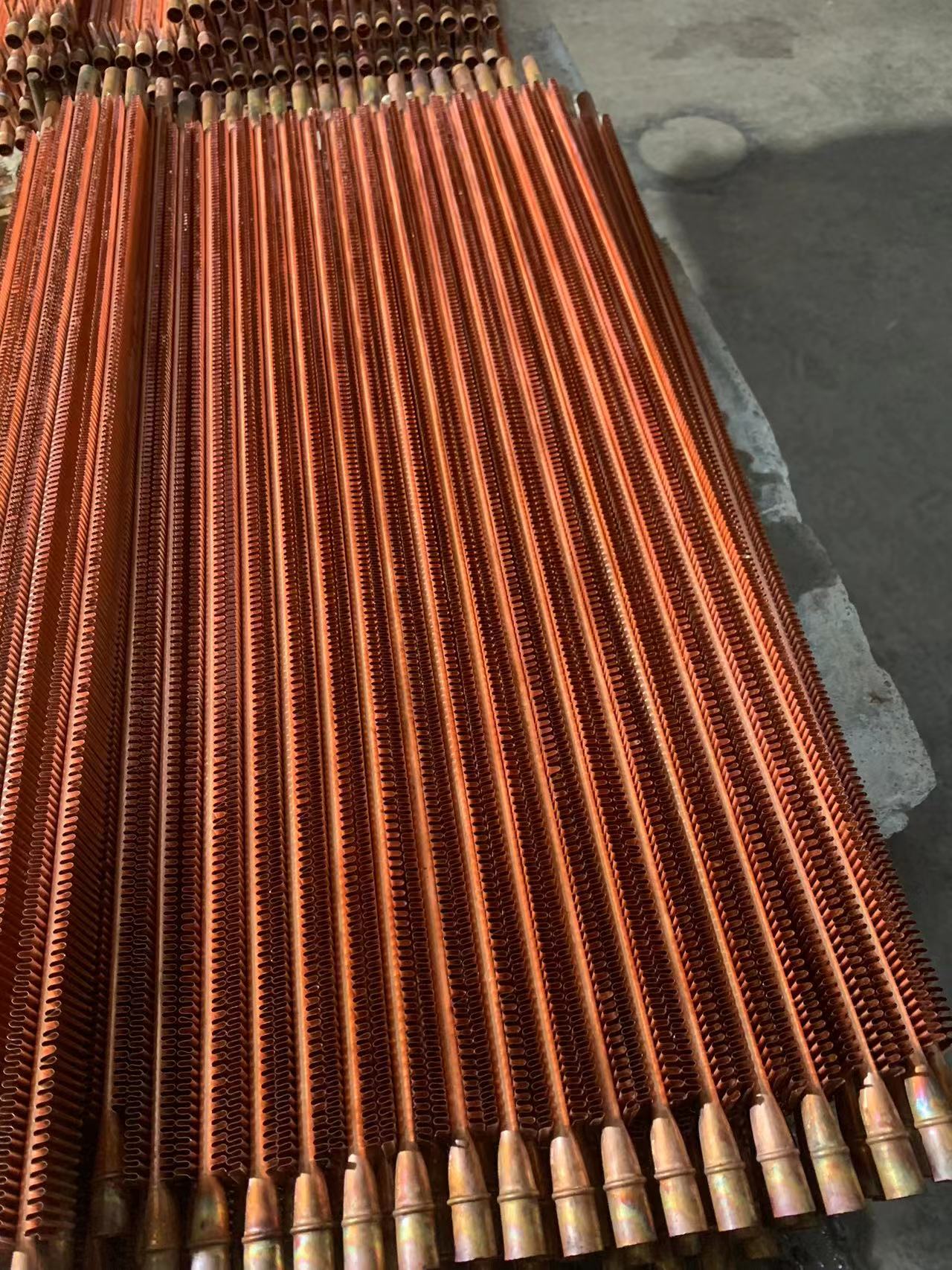 Aplicación y principio de funcionamiento del tubo de cobre en el radiador.